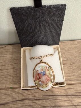 FRAGONNARD Signed  Limogue Courting Scene Cabochon couple cameo necklace 13inch